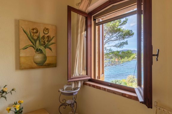 Vista mare dalla camera da letto