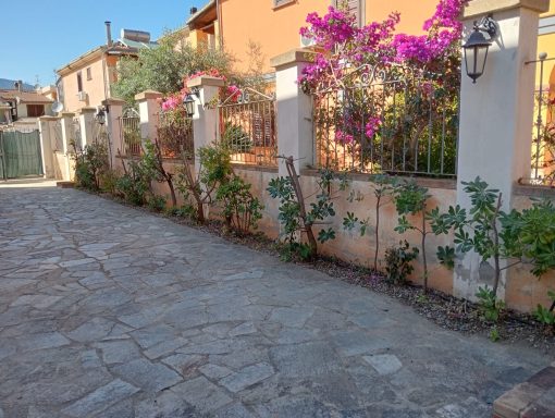 Cortile /parcheggio